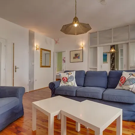 Mandarina Apartment *